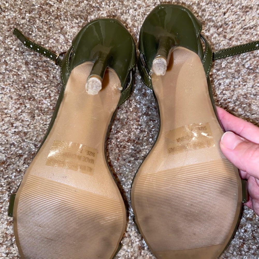 Heels - Picture 3 of 3
